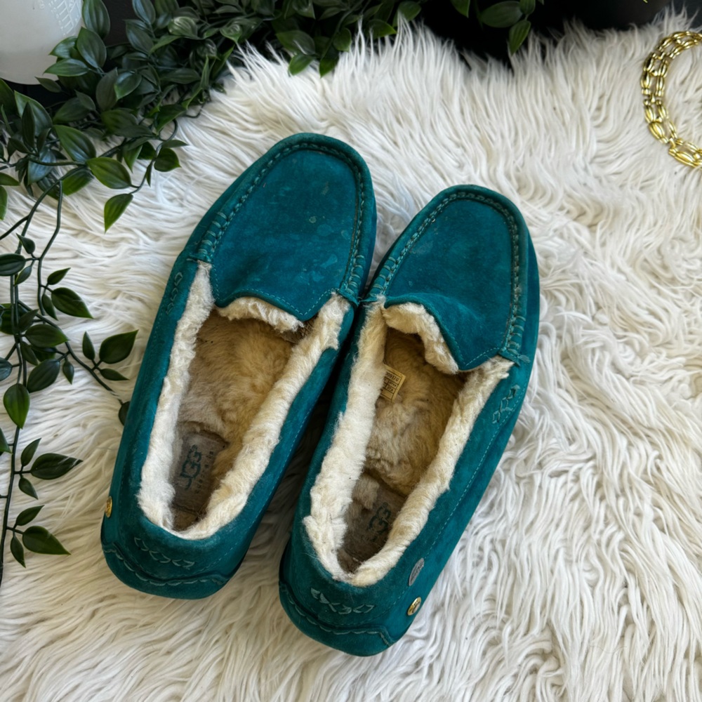 Size 11 UGG Women's Moccasins in Teal with Plush Lining